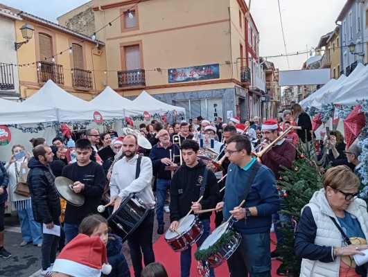 El Mercat de Nadal llena El Verger de espíritu navideño y apoyo al comercio local