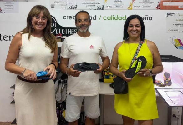 La 'startup' Kai Clothes, de Elche, amplía sus productos a partir de velas de kitesurf  recicladas