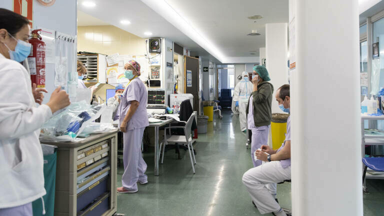 Sanidad ultima el decreto para movilizar al personal sanitario por la Dana 