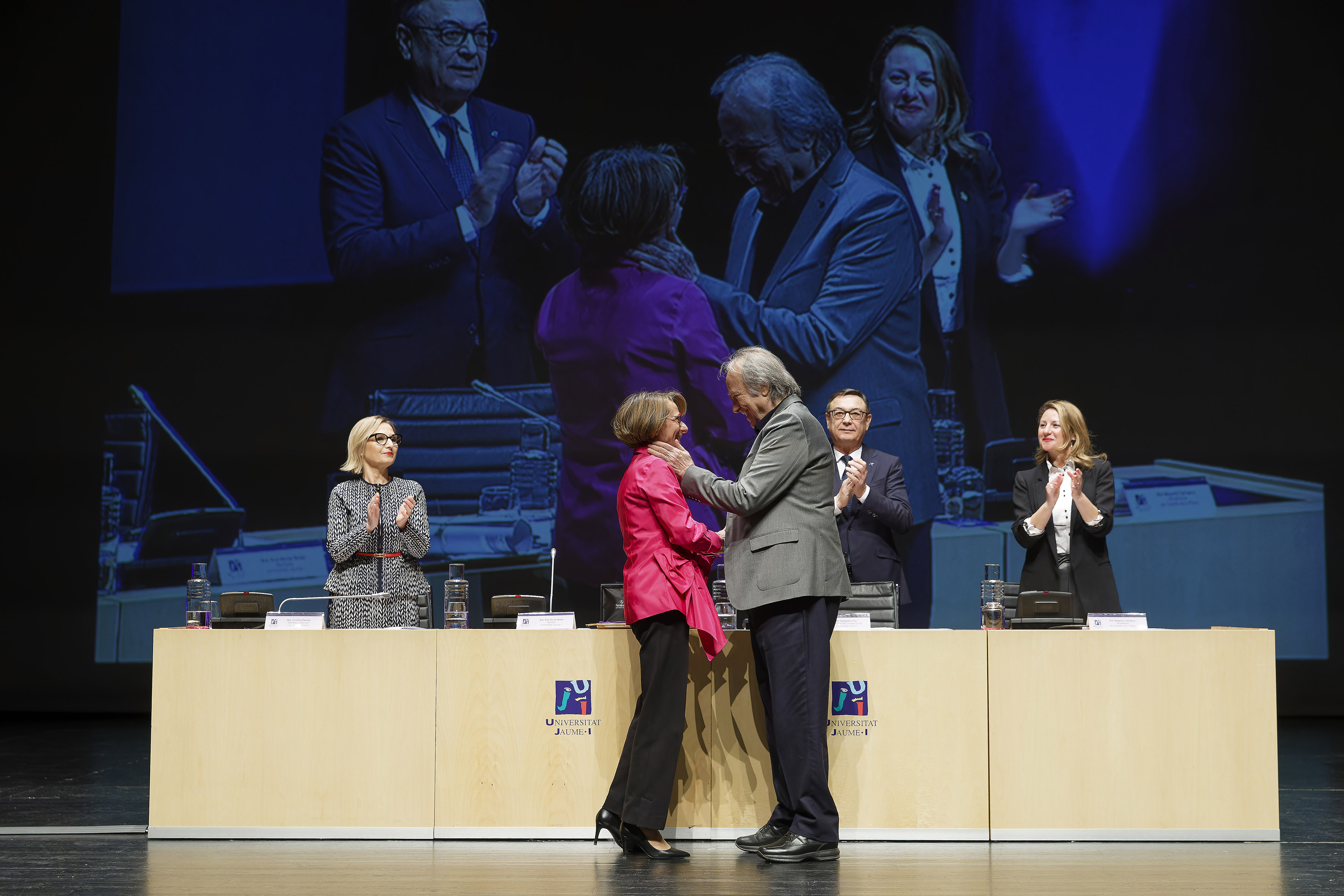 Joan Manuel Serrat recibe la Medalla de la UJI (Fotos: Antonio Pradas)