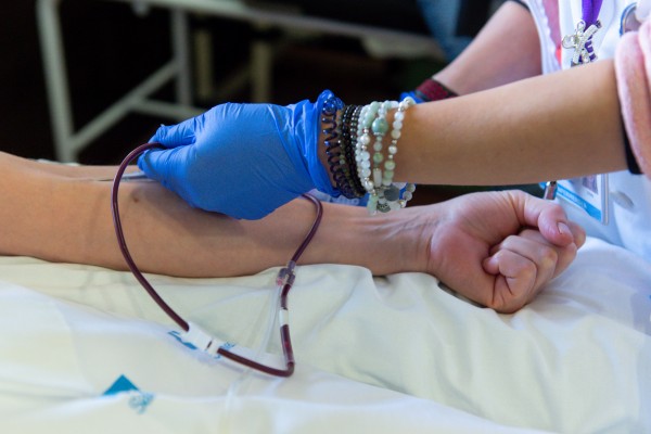 Casi la mitad de los profesionales sanitarios en España teme extraer sangre de personas con VIH