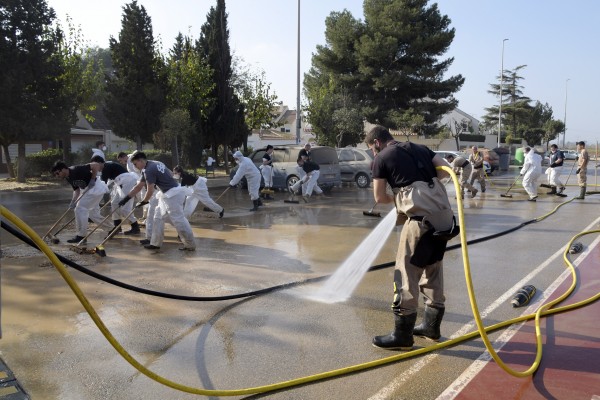 Paiporta intensifica los trabajos de desinfección y adecuación para reabrir los colegios esta semana