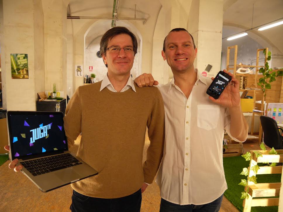 Juga, una plataforma de gamificación para bares que conecta 'smartphone' y televisión