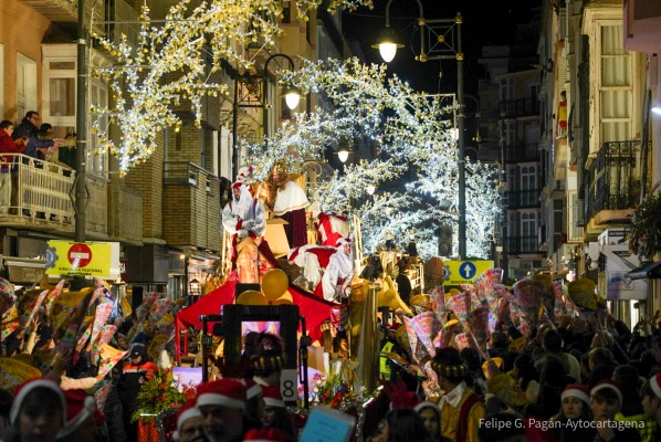 Así recibieron Murcia y Cartagena a 'Sus Majestades' los Reyes Magos (Fotos: Ayuntamientos de Murcia y Cartagena)