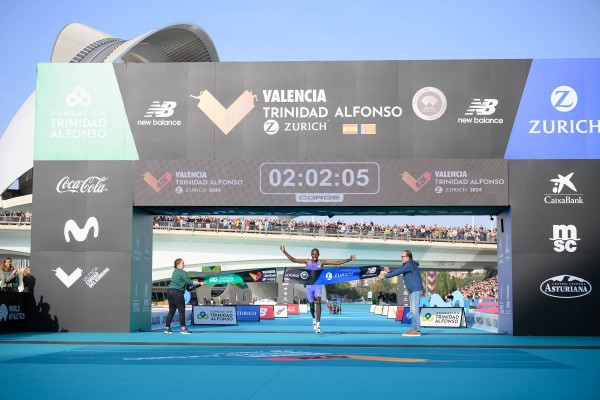 Juan Roig dice que el Maratón ayuda a 