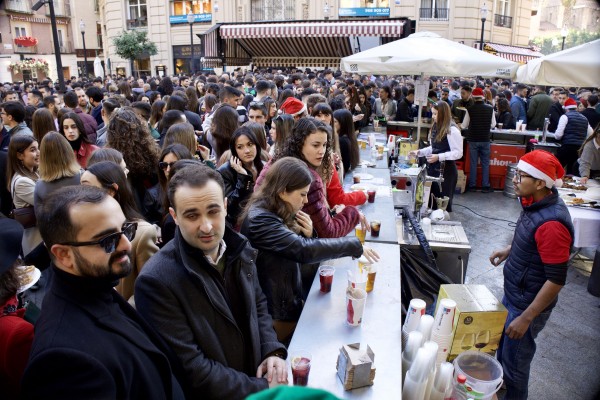Los brindis y los abrazos llenan las calles de Murcia y Cartagena en la 'Tardebuena' (Fotos: CPM Imagen y La Roca)