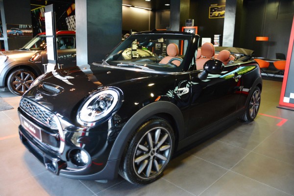 Bertolín recibe el nuevo MINI cabrio