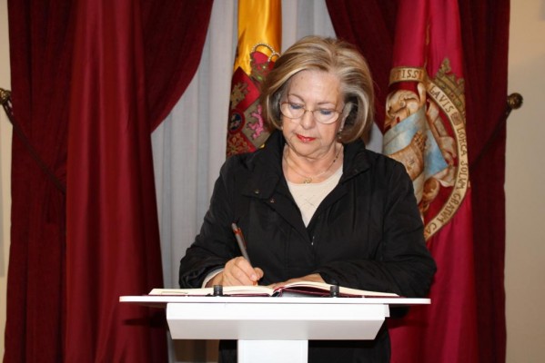 Los lorquinos le ponen rostro a la Constitución rubricando sus artículos (Fotos: Ayt. Lorca)