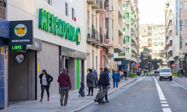 Mercadona reabre su tienda de la calle Reyes Católicos en Alicante tras una inversión de 1,6 millones 