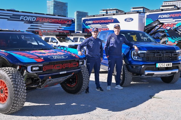 Ford Raptor T1+: el viaje a Arabia empieza en Barcelona  
