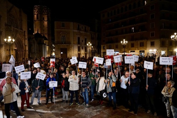 Una concentración en València exige la dimisión de Mazón y pide 