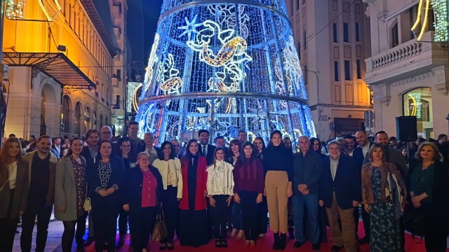 Alicante enciende el alumbrado navideño con un homenaje a los damnificados por la dana 