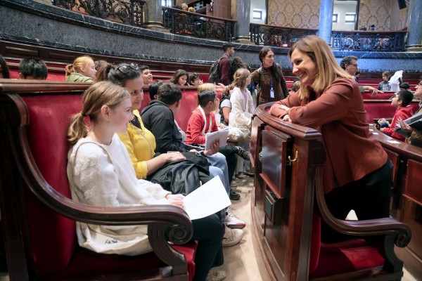 Más de 120 estudiantes de Primaria llevan al Pleno sus propuestas sobre los barrios de València
