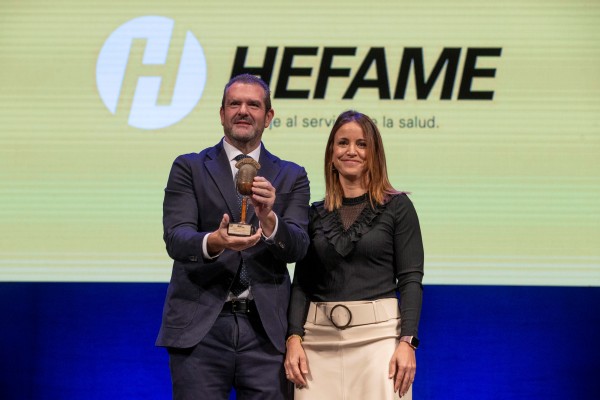 Hefame recibe el galardón Micrófono de Plata por su trayectoria empresarial en 75 años de historia