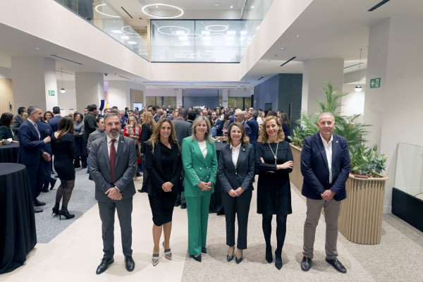 Inauguración de la oficina 'all in one' de CaixaBank en Castelló (Fotos: Antonio Pradas)