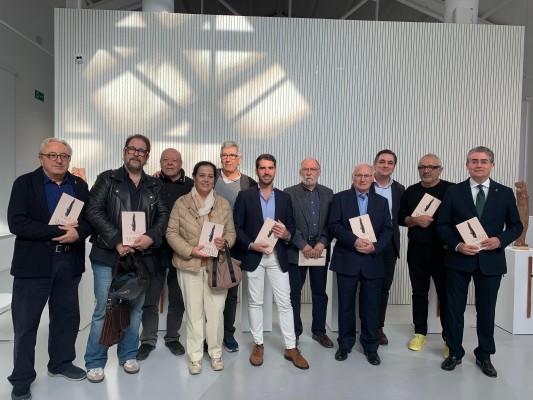 El libro 'Juan Martínez Lax. Mina Santa Catalina' mantedrá viva la exposición del pintor murciano en la Cárcel Vieja