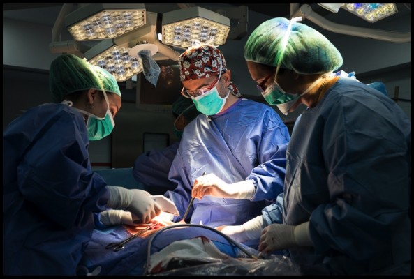 El Hospital La Fe realiza una media anual de 15 operaciones cerebrales con el paciente despierto 