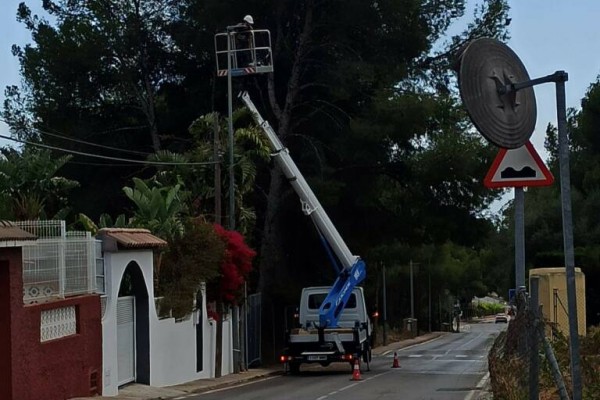 Vecinos de Montornés critican que llevan dos días sin agua por unos trabajos en los depósitos
