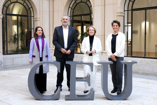 La Fundación DomusVi y la Universidad CEU San Pablo crean la Cátedra 'Buen trato hacia las personas mayores'