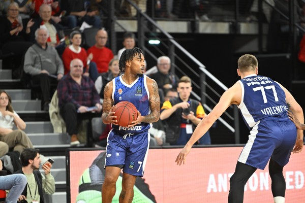 Un sólido Valencia Basket mantiene su invicto en Eurocup tras vencer en Francia
 