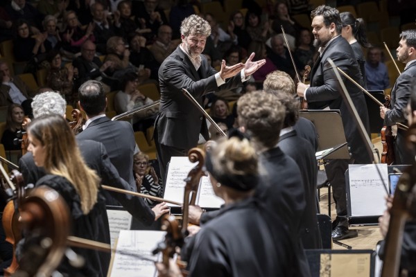 Pablo Heras-Casado dirige junto a la Orquestra de la Comunitat Valenciana un concierto solidario