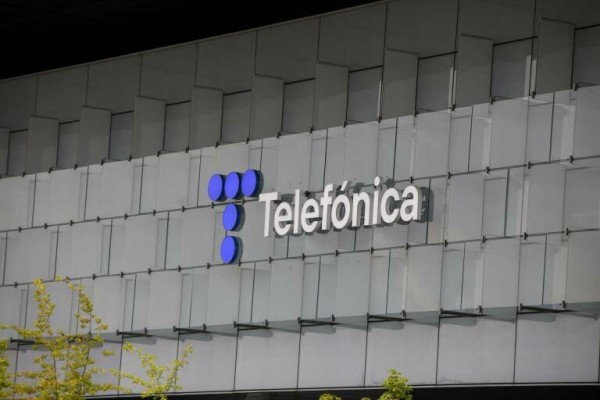 STC destaca que la autorización del Gobierno le abre la puerta del consejo de Telefónica