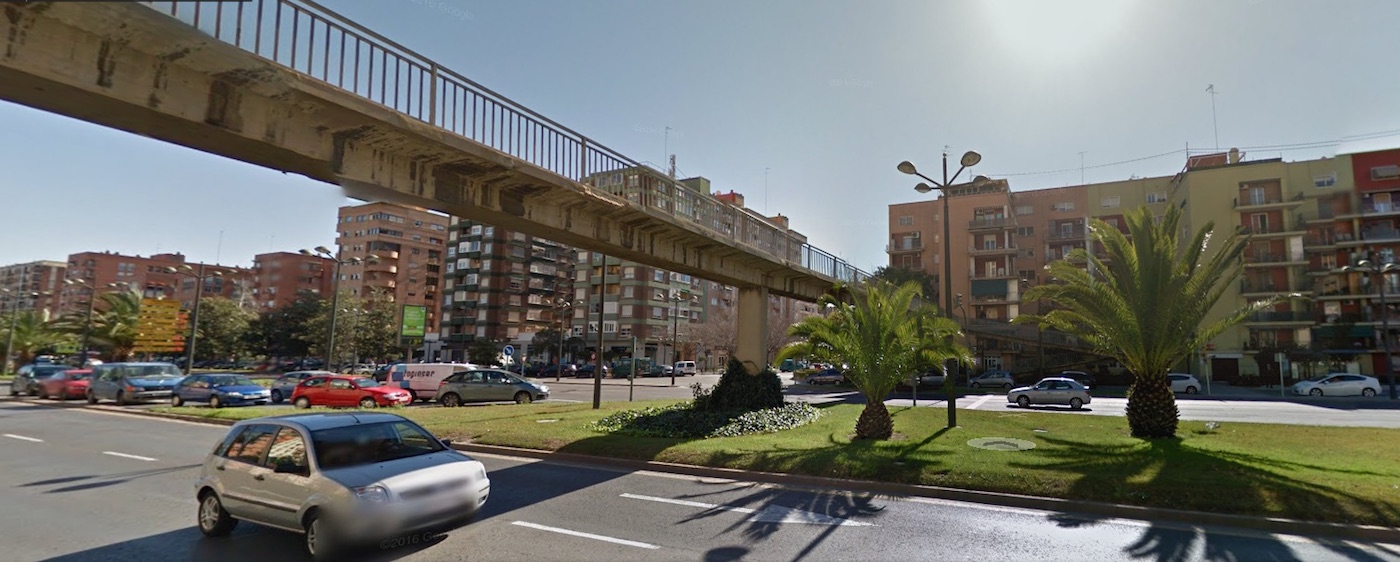 El Ayuntamiento eliminará este año cinco de las seis pasarelas peatonales de la avenida del Cid