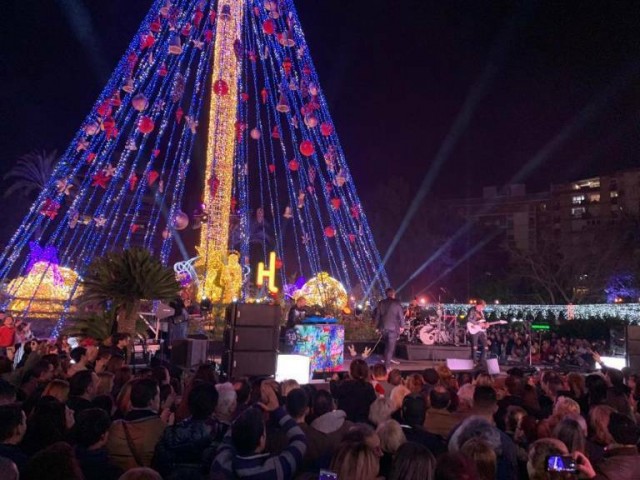 Transporte público y disuasorios gratuitos este viernes en Murcia por el encendido del Gran Árbol
