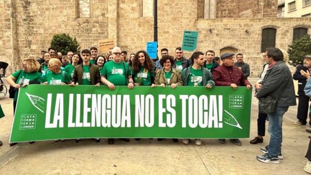 Montcada aprova una proposta contra la llei educativa de Mazón i en defensa del valencià