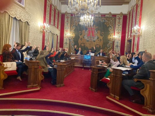 El debate político en Alicante: PP y Vox reprueban a Sánchez y Mas; y 'salvan' a Barcala y Mazón