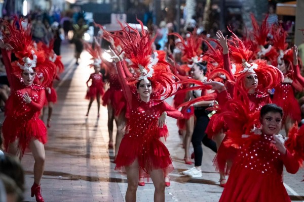 Color y ritmo en Puerto de Mazarrón: Salsalá gana el Carnaval de Verano (Fotos: Ayto. Mazarrón)
