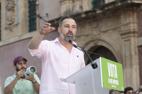 Abascal pone a reventar la Plaza Cardenal Belluga (Fotos: OMEGA)