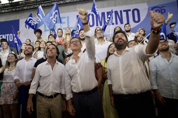 Aznar y un Feijóo en la cresta de la ola exhiben unidad en Murcia ante la fallida investidura de Miras (Fotos: OMEGA)