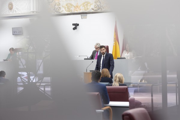 Así fue la primera votación de investidura de López Miras (Fotos: LA ROCA)