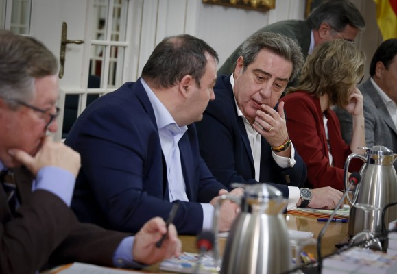 Vox evita aclarar si votará en contra del decreto que elimina del tope salarial del Consell 