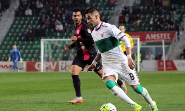 Sergio León impulsa al Elche a costa del Zaragoza