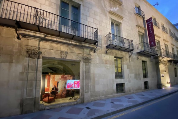 El Consell y la Diputación firman un convenio de actividades culturales que estrenará el Mubag

