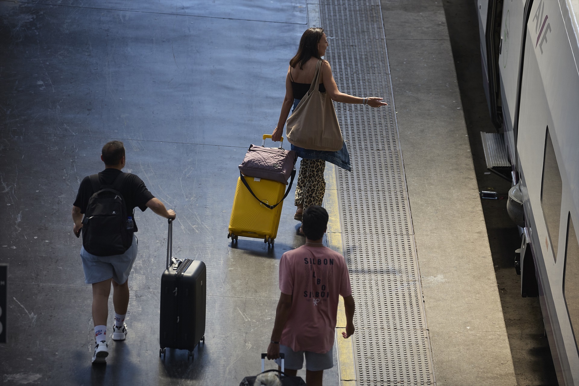 Renfe debutará en enero en Italia tras comprar un 33% de Arenaways y la española Serena otro 33%
