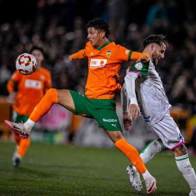 Warren Madrigal deja buenas sensaciones en su debut
