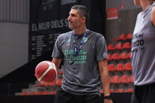 Rubén Burgos: 