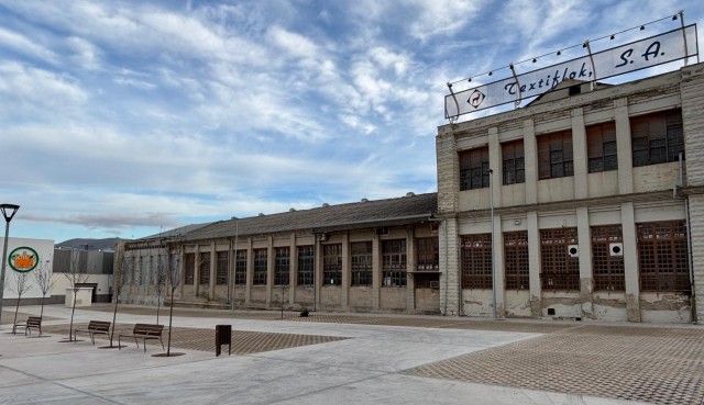 Cocentaina piensa en usos culturales y educativos para el edificio de la antigua fábrica de Textiflok