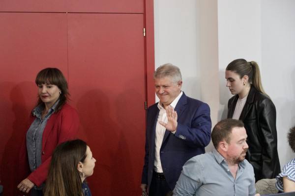 Desolación en el PSOE tras el batacazo electoral de Vélez y Serrano (Fotos: OMEGA)