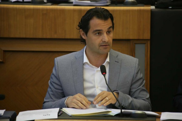 Dolón pide unidad para rechazar el centro de inmigrantes en la parcela de la Seguridad Social