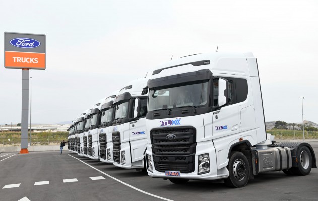 Terra Trucks inaugura en Lorquí sus instalaciones centrales con Pedro de la Rosa y Ainhoa Arbizu (Fotos: JUANCHI LÓPEZ)