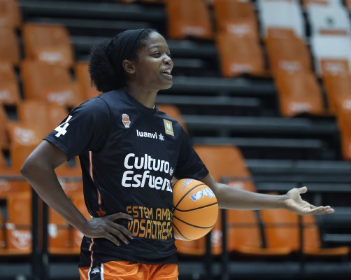 Nadia Fingall se perderá el partido ante el Uni Gyor por una contusión en el codo

