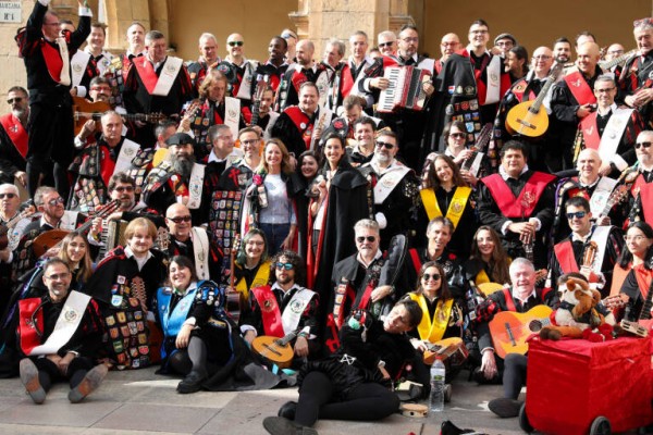 La Tuna de Magisterio convertirá Castelló en un desfile de capas y cintas por su 40 aniversario