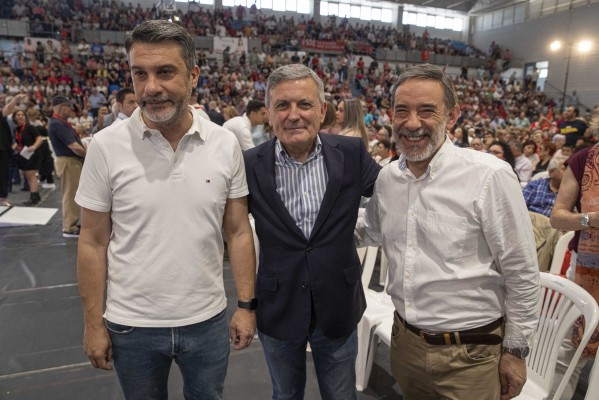 Pedro Sánchez cuelga el cartel de 'no hay entradas' en el Príncipe de Asturias (Fotos: OMEGA)
