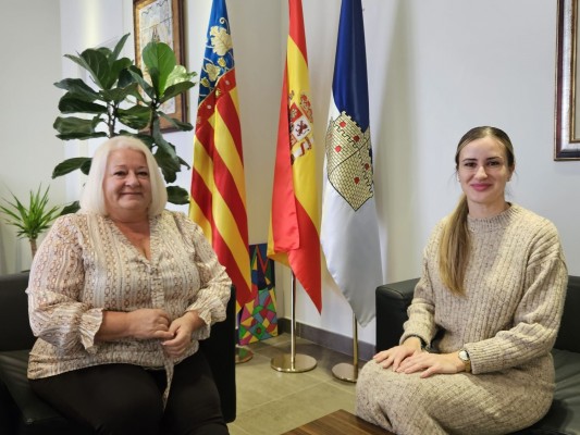 Oropesa del Mar acoge una conferencia sobre el poder terapéutico de los abrazos en la infancia
