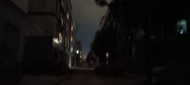 Una zona de Paiporta, a oscuras casi un mes después de la Dana