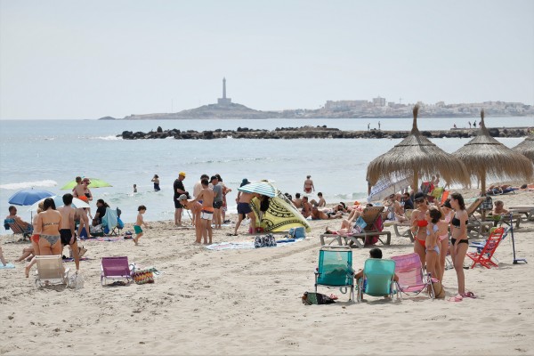 Las playas de la Región se llenan en el puente de mayo (Fotos: La Roca)